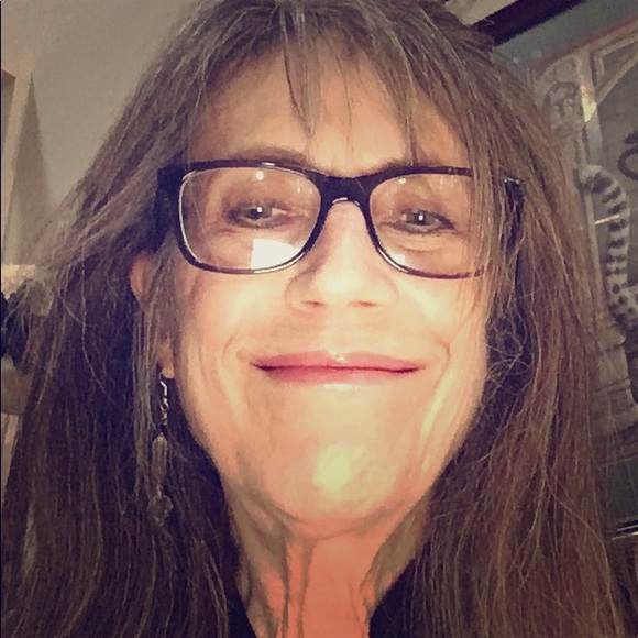 Meet Your Stylingwithme Posher! - Picture 2 of 3